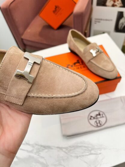 Hermès classic apricot loafers - Image 9