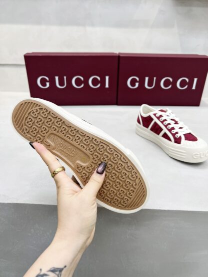 Gucci classic design German training elements catwalk model - Image 10