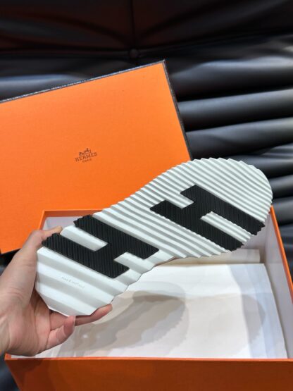 Hermès Men's Gray Orange Lightweight Breathable Casual Sports Shoes - Image 9
