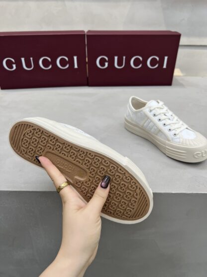 Gucci classic design German training elements catwalk model - Image 10