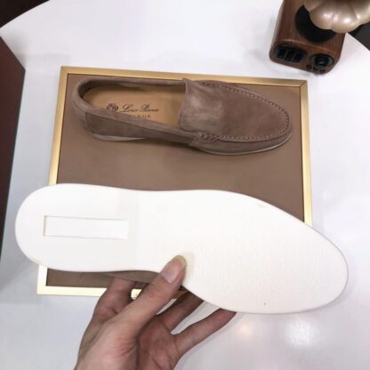 Hermès couple's apricot brown high-end classic loafers - Image 9