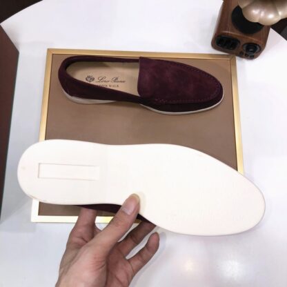 Hermès couple's deep red high-end classic loafers - Image 9