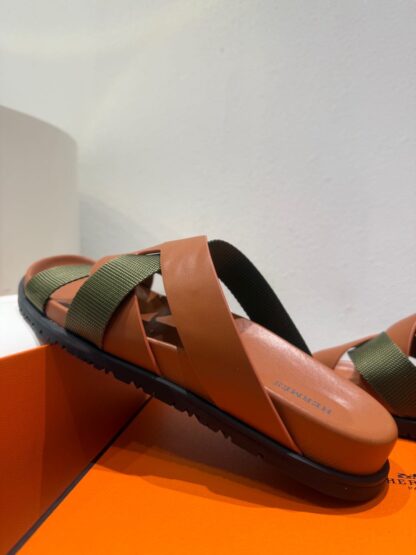 Hermès green and brown woven slippers - Image 3