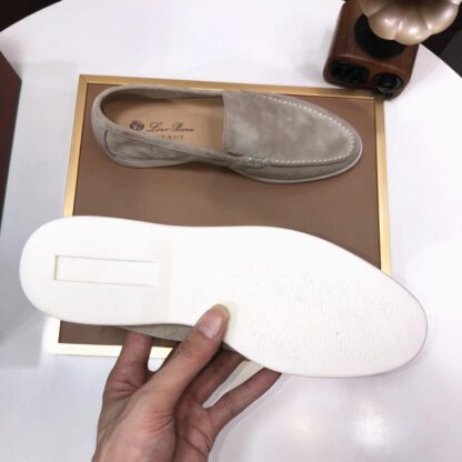 Hermès couple's gray apricot high-end classic loafers - Image 9