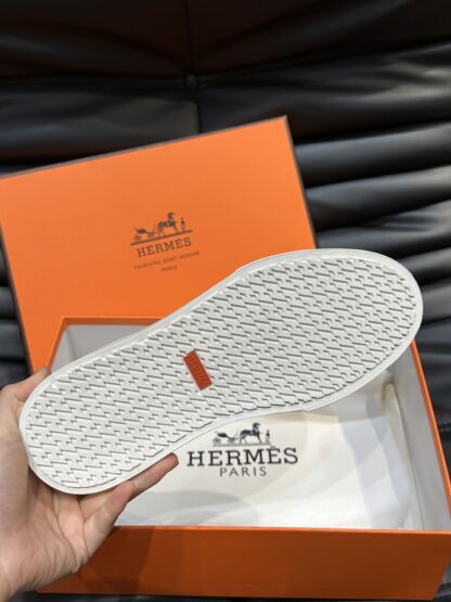 Hermès Men's Light Grey Comfort Low-Top Casual Sneakers - Image 9