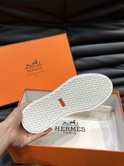 Hermès men's off-white breathable low-top casual sports shoes - Image 9