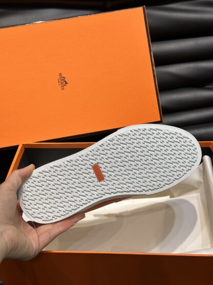 Hermès Classic Men's Orange Soft and Durable Casual Loafers - Image 9