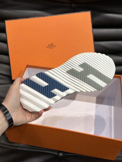 Hermes grey breathable all-match casual sneakers - Image 9