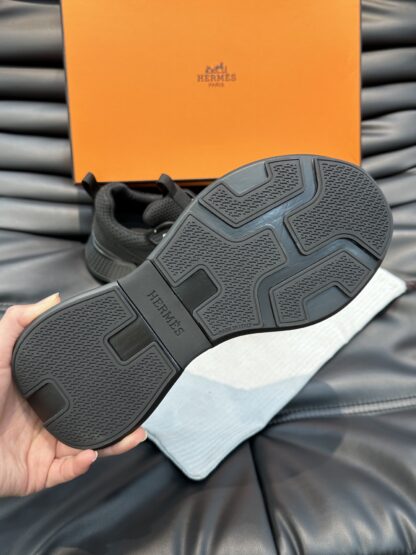 Hermes high-end men's fashion black and white casual breathable simple sports shoes - Image 9