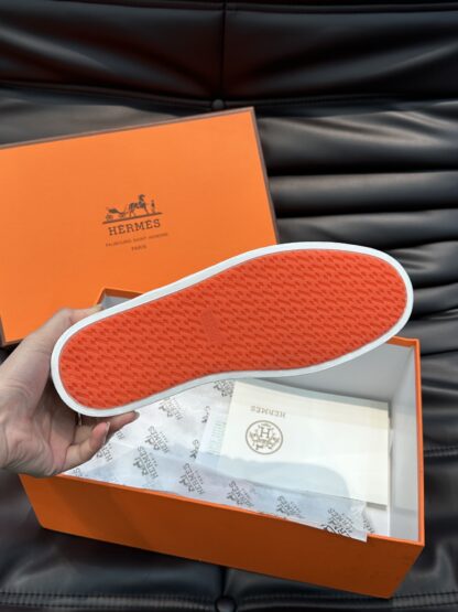 Hermès men's soft and lightweight black and white low-top casual sneakers - Image 9