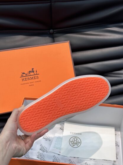 Hermès men's soft and lightweight white and gray low-top casual sneakers - Image 9