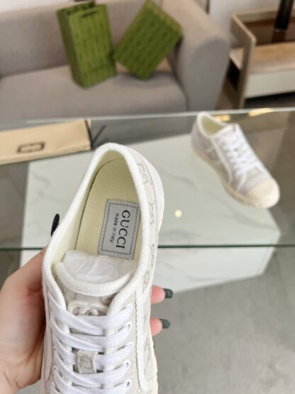 Gucci low-top casual sneakers - Image 10