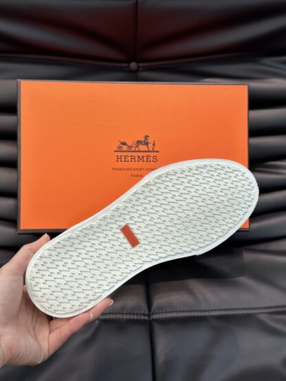 Hermès Men's Soft Light White Low-Top Casual Sneakers - Image 9