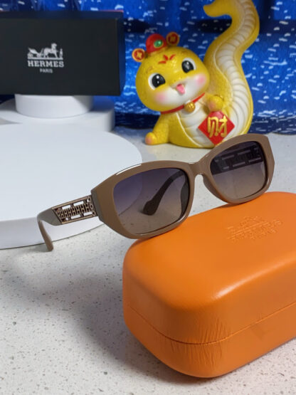 Hermes Fashion Sunglasse - Image 9