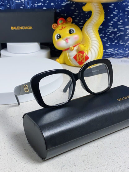 Balenciaga fashion sunglasses - Image 9