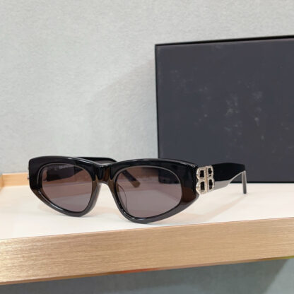 Balenciaga fashion sunglasses - Image 9
