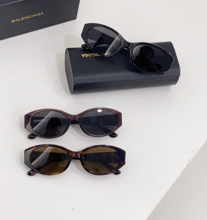 Balenciaga fashion sunglasses - Image 9