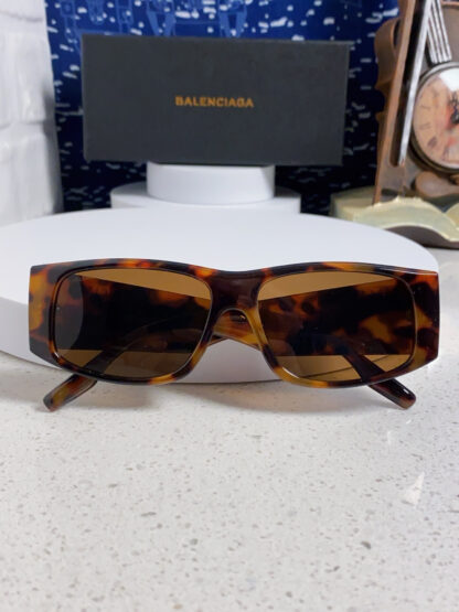 Balenciaga fashion sunglasses - Image 9