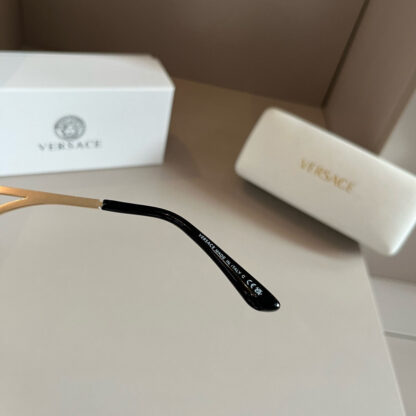 Versace fashion trend sunglasses - Image 10