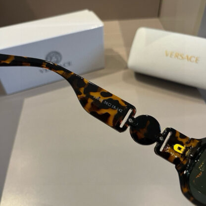 Versace fashion trend sunglasses - Image 9
