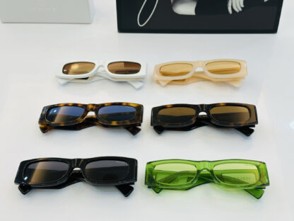 Versace fashion trend sunglasses - Image 9