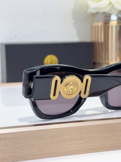 Versace fashion trend sunglasses - Image 9