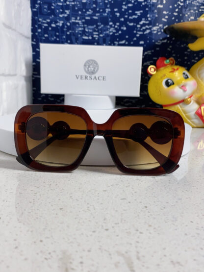 Versace fashion trend sunglasses - Image 10