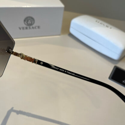 Versace fashion trend sunglasses - Image 9