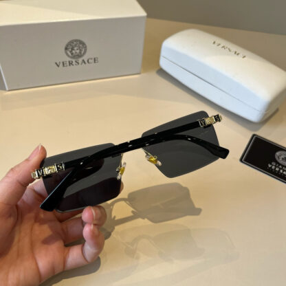 Versace fashion trend sunglasses - Image 9