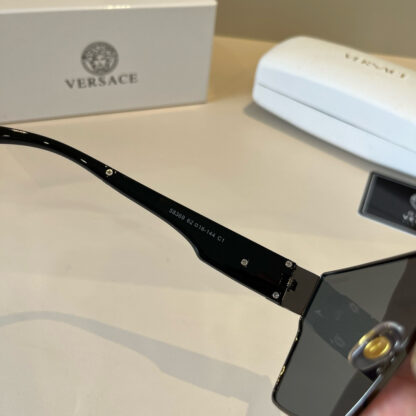 Versace fashion trend sunglasses - Image 10
