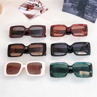 Versace fashion trend sunglasses - Image 9