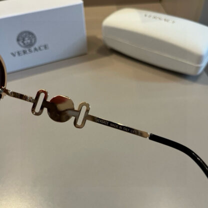 Versace fashion trend sunglasses - Image 9