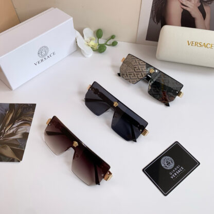 Versace fashion trend sunglasses - Image 9