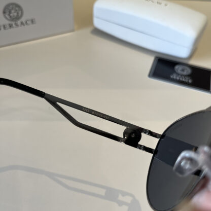 Versace fashion trend sunglasses - Image 9
