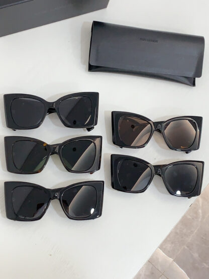 Yves Saint Laurent fashion sunglasses - Image 9