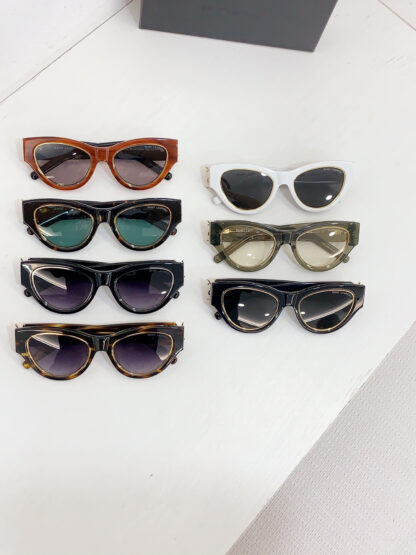 Yves Saint Laurent fashion sunglasses - Image 9