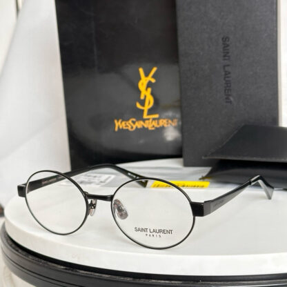 Yves Saint Laurent fashion sunglasses - Image 8
