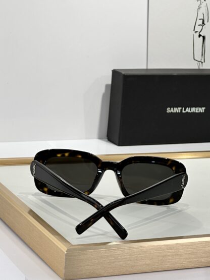 Yves Saint Laurent fashion sunglasses - Image 9
