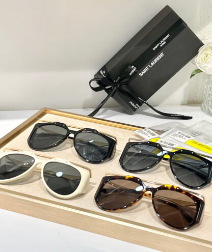 Yves Saint Laurent fashion sunglasses - Image 9