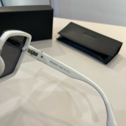 Yves Saint Laurent fashion sunglasses - Image 9