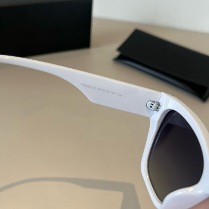 Yves Saint Laurent fashion sunglasses - Image 10
