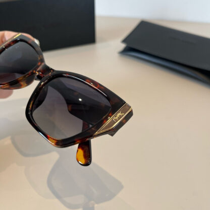 Yves Saint Laurent fashion sunglasses - Image 10