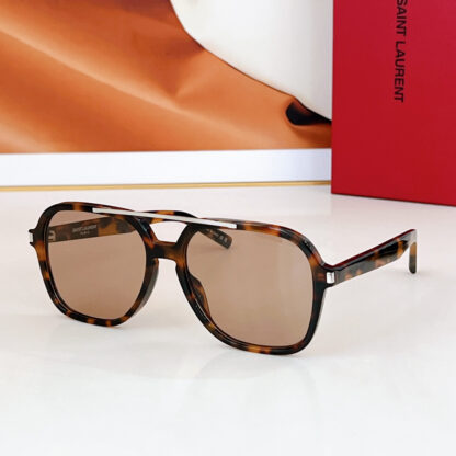 Yves Saint Laurent fashion sunglasses - Image 9