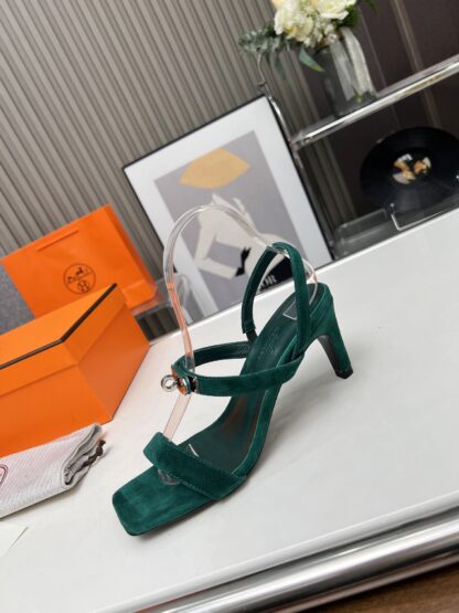 Hermès handmade stiletto sandals in dark green - Image 9