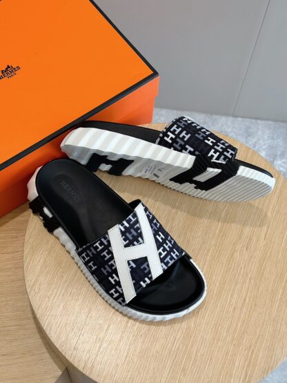 Hermès men's ultra-light and comfortable black and white slippers - Image 9