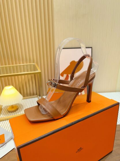 Hermès handmade stiletto brown sandals - Image 9