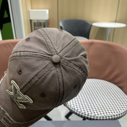 Louis Vuitton classic casual trendy simple baseball cap - Image 9
