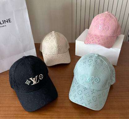 Louis Vuitton lightweight breathable baseball cap for men and women - Image 9