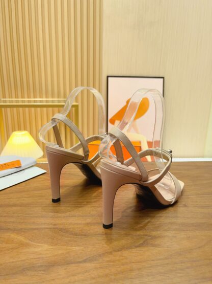 Hermès handmade stiletto sandals in light brown - Image 9