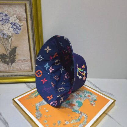 Louis Vuitton double-sided bucket hat - Image 9